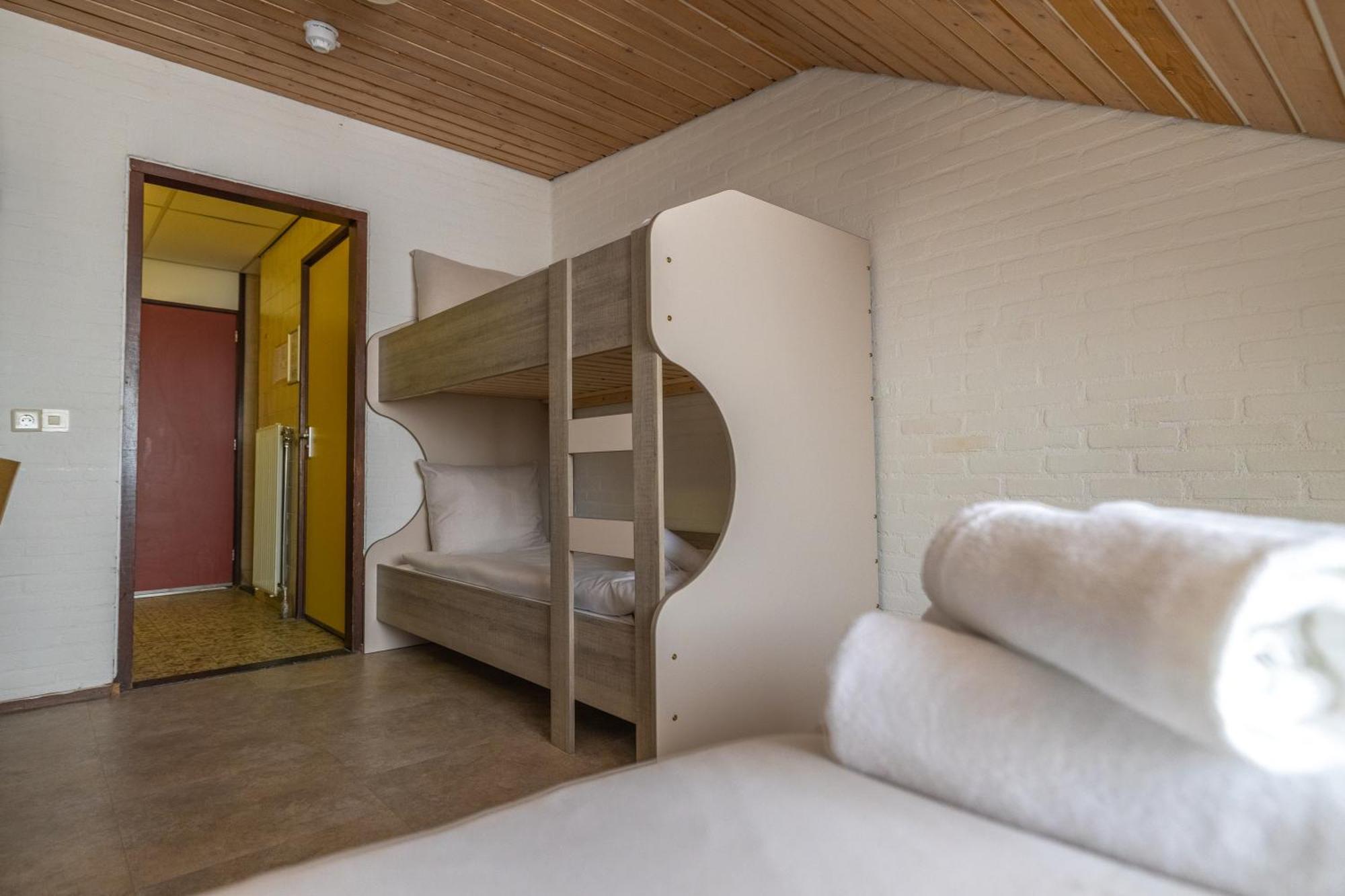 Oer'T Hout Hostel Grou Exterior photo