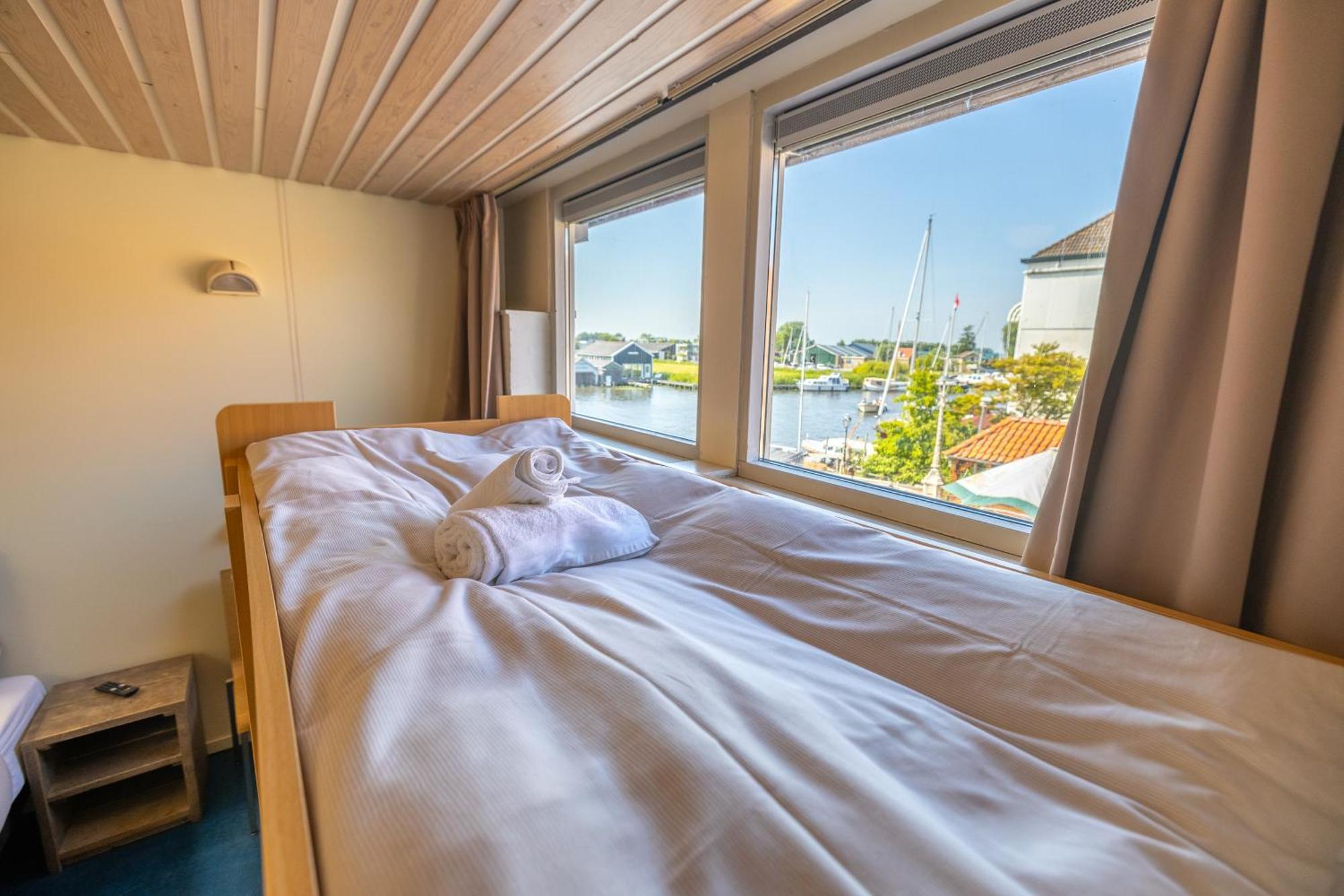 Oer'T Hout Hostel Grou Exterior photo